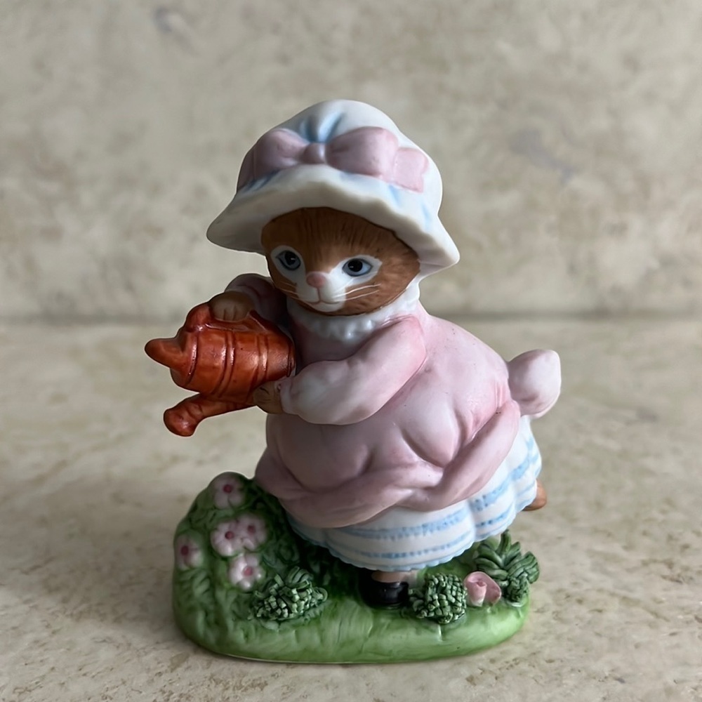 Vintage Schmid Kitty Cucumber Figurine Ginger Watering Garden 1992